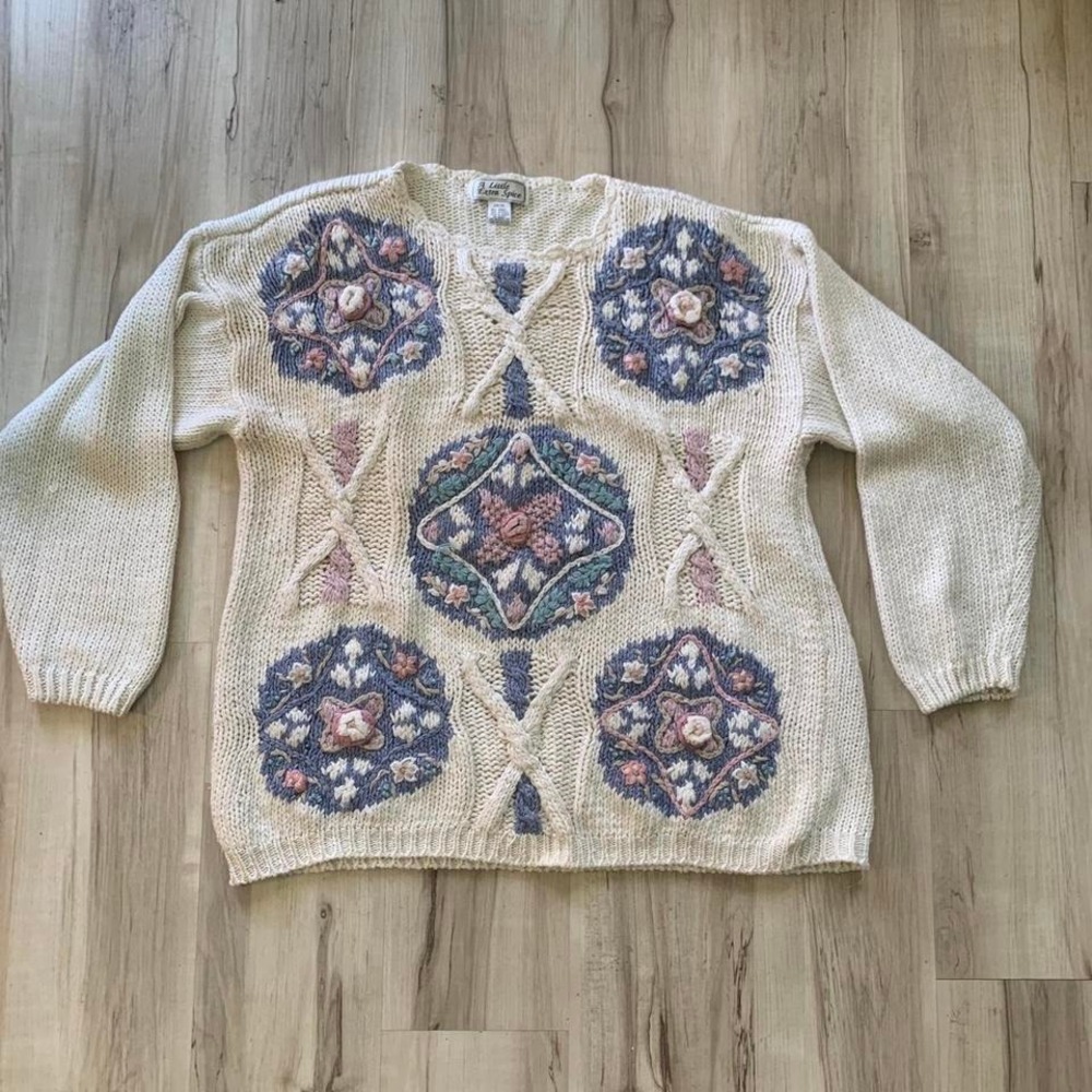 1990's cream and blue knitted sweater with floral pattern. Chunky